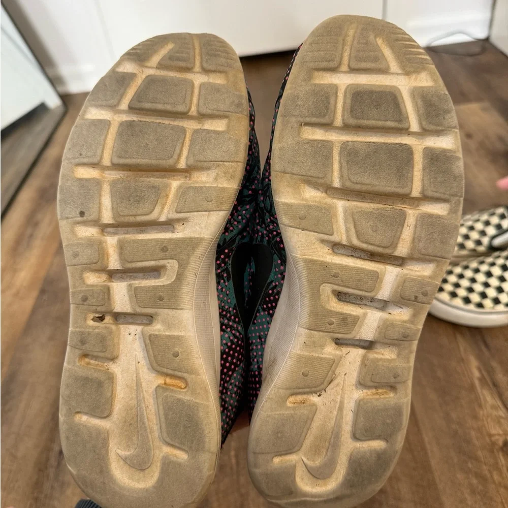 Nike Kaisha 2.0 Running Shoes, Size 8.5